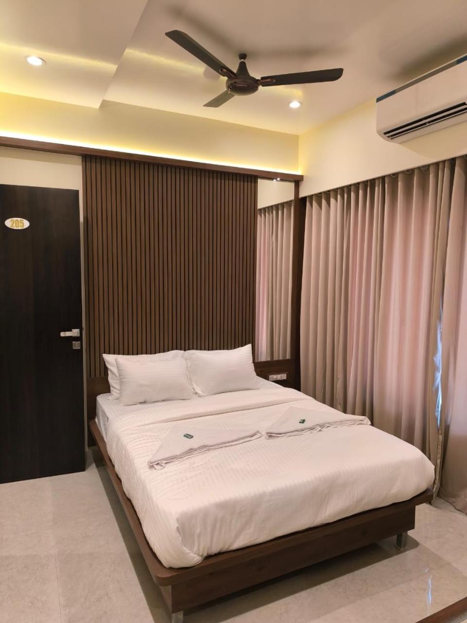 Sharan Residency Hotel Navi Mumbai Bagian luar foto