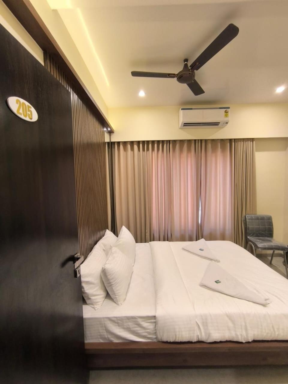 Sharan Residency Hotel Navi Mumbai Bagian luar foto