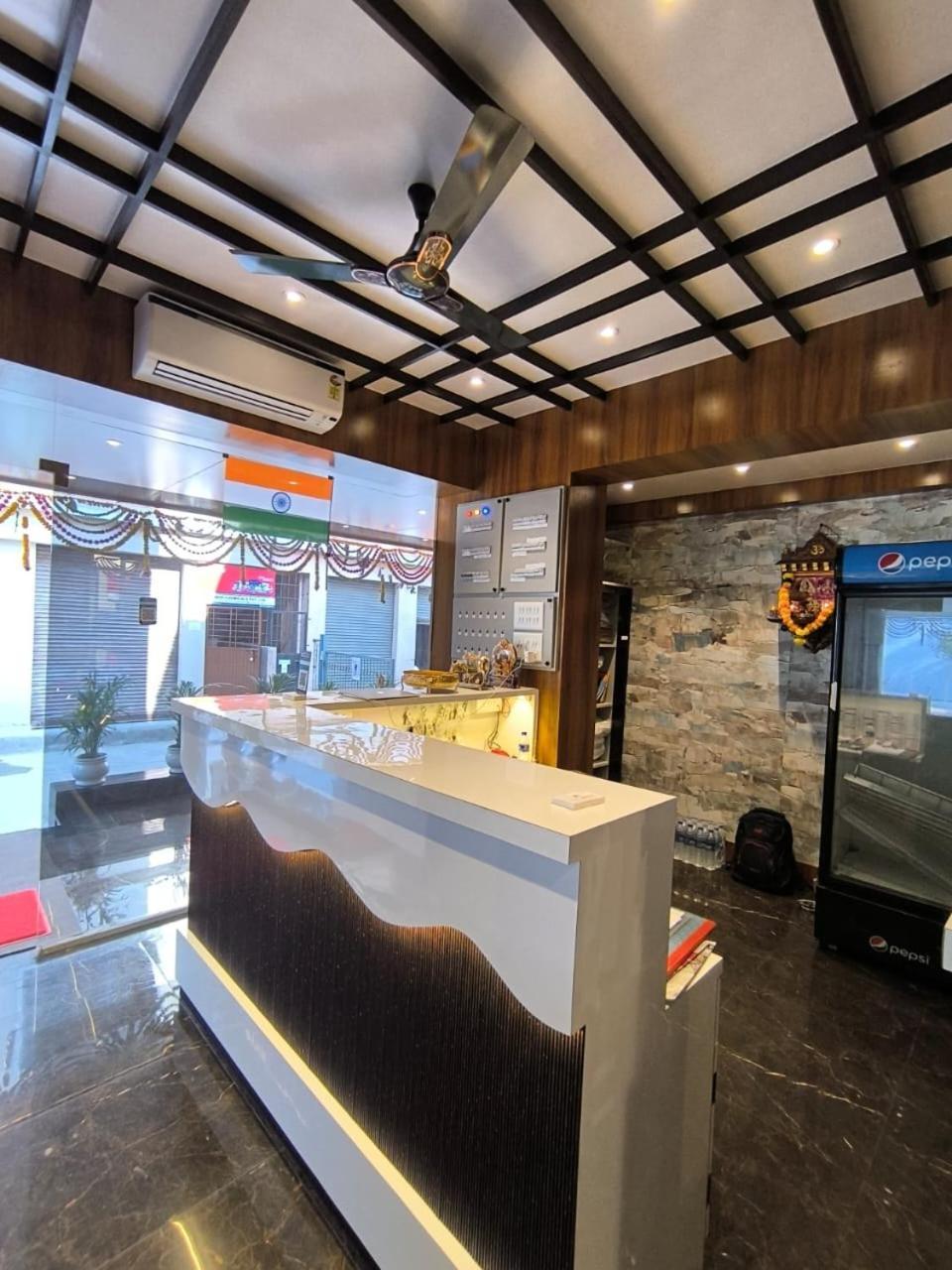 Sharan Residency Hotel Navi Mumbai Bagian luar foto