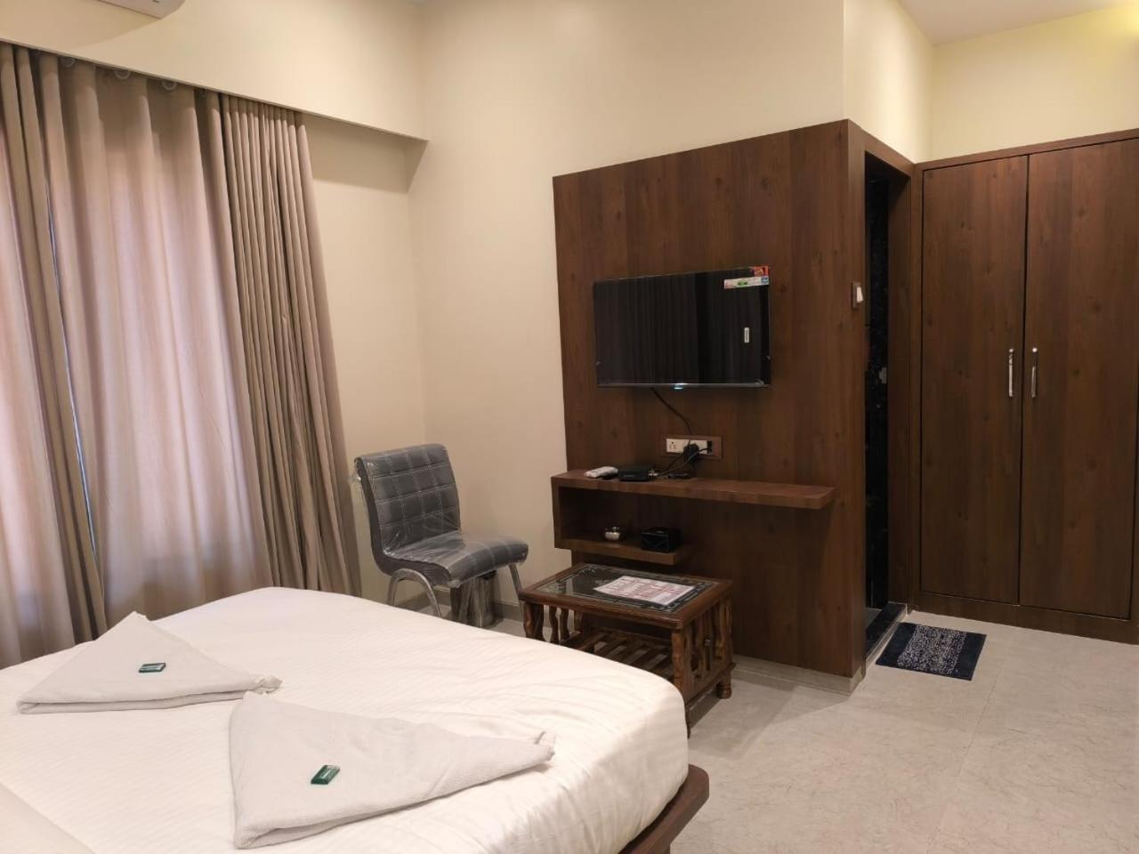 Sharan Residency Hotel Navi Mumbai Bagian luar foto