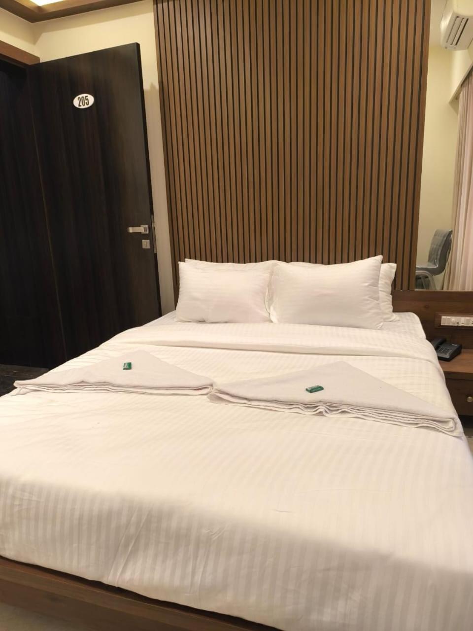 Sharan Residency Hotel Navi Mumbai Bagian luar foto