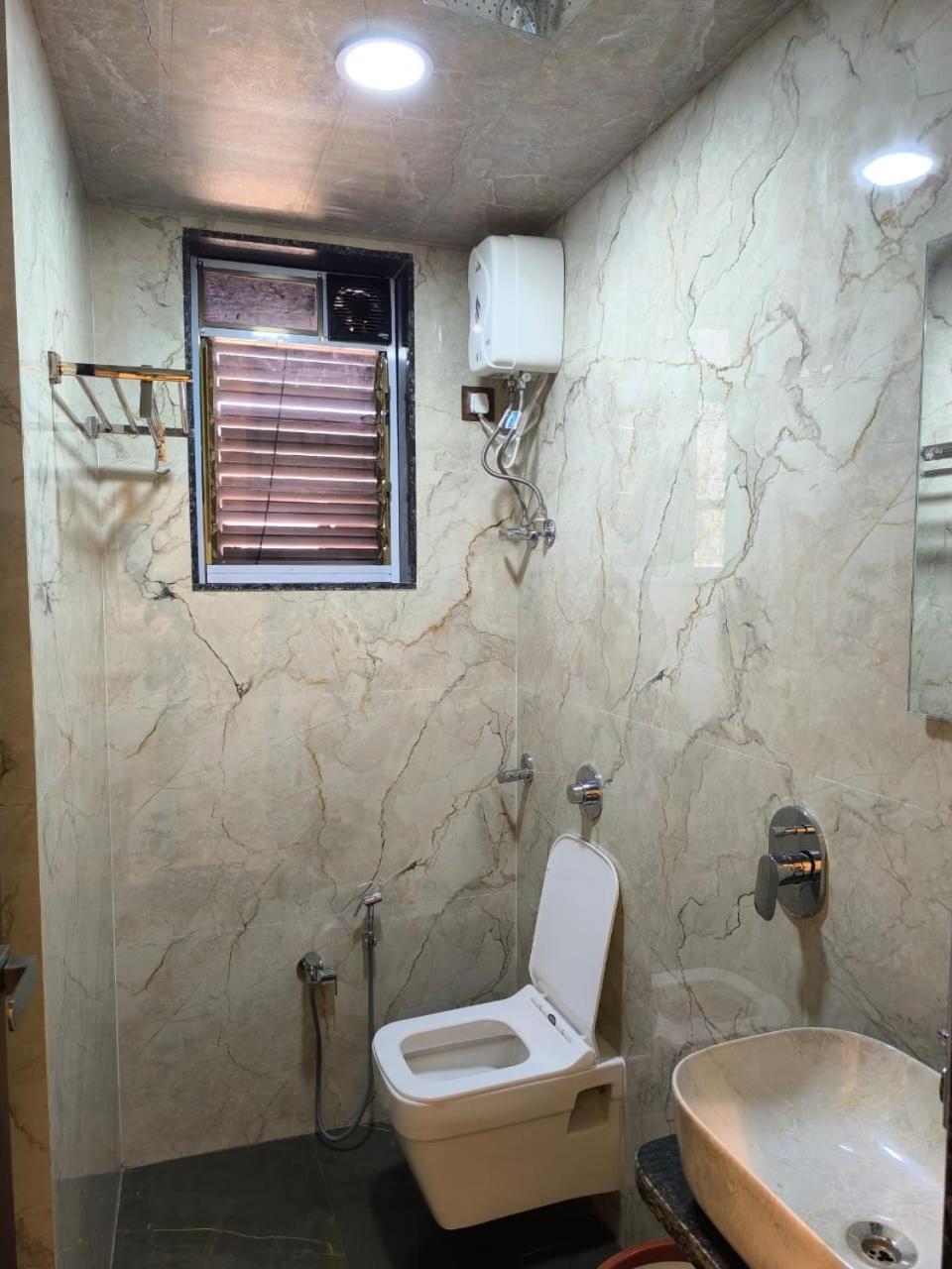Sharan Residency Hotel Navi Mumbai Bagian luar foto