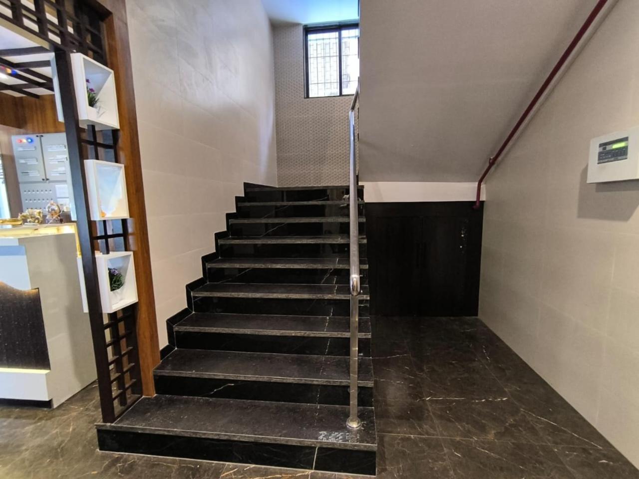 Sharan Residency Hotel Navi Mumbai Bagian luar foto